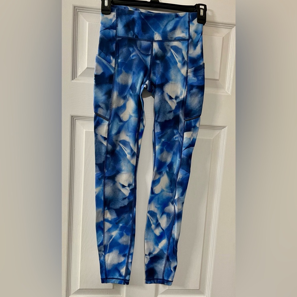 Lululemon Blue and White Workout Leggings Size 2